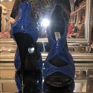 Banoka Style Blue/Blk Snakeskin Steve Madden Heels